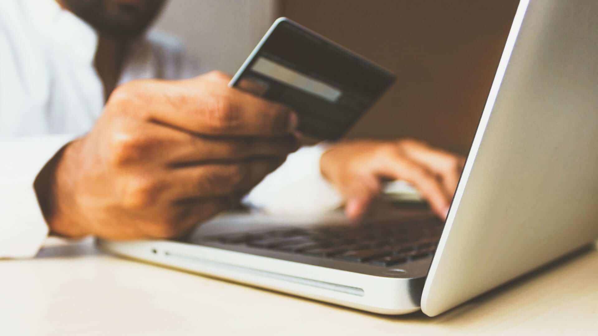 Welke verzekeringen als ik start met een webshop?